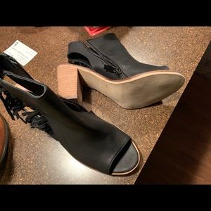 Volatile short boots